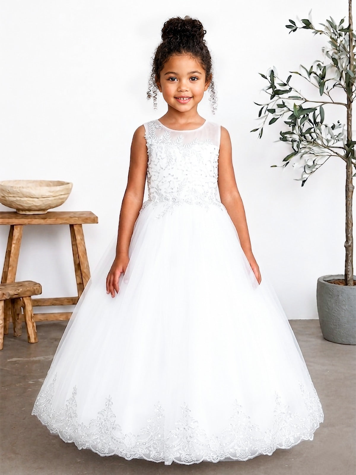 Flower girl dresses or Luxurious First Communion gowns in Vaughan sz 8 (8-9 Yr)