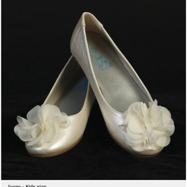 Lucy Flat Shoes for Girls: IVORY